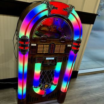 Cherie’s Southern Kitchen - Love the jukebox and all the soulful tunes... - Southern Near Me - Dublin, California