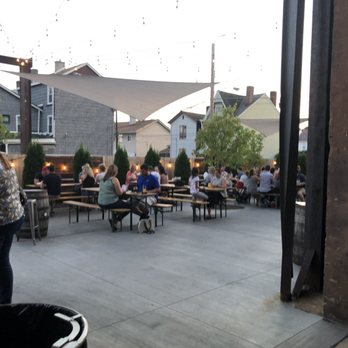 Hitchhiker Brewing - Outdoor seating - Brewpubs Near Me - Sharpsburg, Pennsylvania Hitchhiker Brewing - Outdoor seating - Brewpubs Near Me - Sharpsburg, Pennsylvania