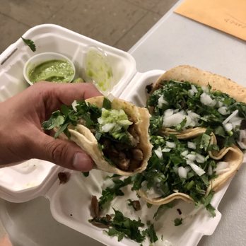 Tacos Deliciosos El Amigo - An order of three tacos: carnitas, bistec, y pollo. - Tacos Near Me - Brooklyn, New York