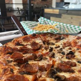12' New York Thin Crust Pizza 12' New York Thin Crust Pizza