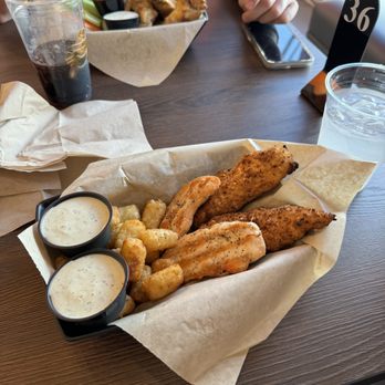 sneakybird - Chicken Wings Near Me - Gilbert, Arizona
