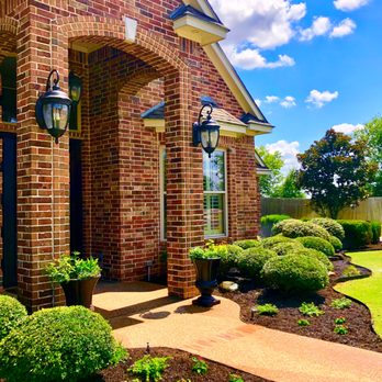 Hill Country Rainmakers - the front of a home - Landscaping Near Me Hill Country Rainmakers - the front of a home - Landscaping Near Me