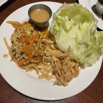 Houlihans - Lettuce Wraps - American Near Me - Denton, Texas