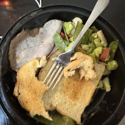 Bello Sports Pub - Pot Roast?