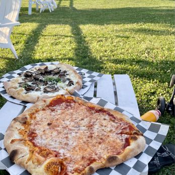 Pennings Farm Cidery - Pizzas - Cideries Near Me - Warwick, New York Pennings Farm Cidery - Pizzas - Cideries Near Me - Warwick, New York