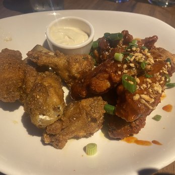 Yard House - 10 Crispy Traditional Wings half lemon pepper and half Korean garlic with a aioli sauce!! Soooo good - New American Near Me - Concord, California