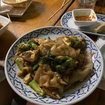 Land - Pad See Ew - Thai Near Me - New York, New York Land - Pad See Ew - Thai Near Me - New York, New York