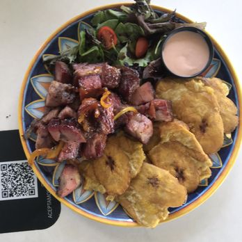 Nonna's Pizza A Leña - Carne Ahumada de cerdo con tostones de la finca local. - Pizza Near Me - Cayey, Puerto Rico