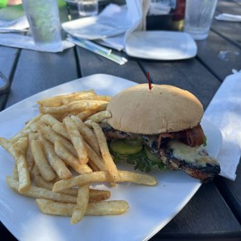 Blow Fly Bar and Grill - Seafood Near Me - Gulfport, Mississippi