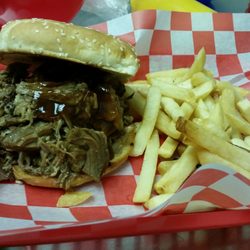 B's Thirsty Pig Bar & Que