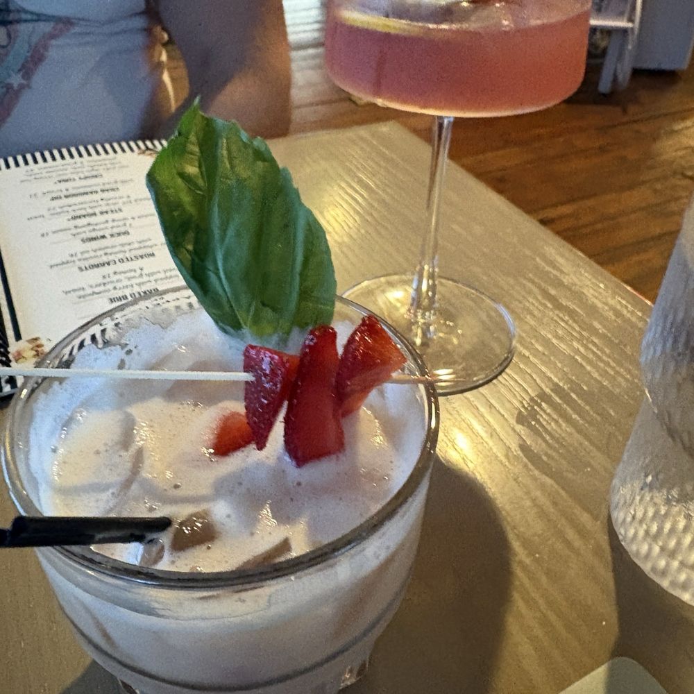 Fizzy Jane's - Cocktails- paper plane and strawberry basil sour - New American Near Me - Southport, North Carolina
