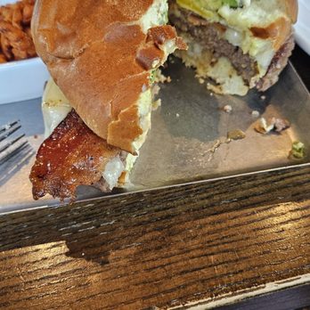 Fatpour Tap Works McCormick - Pizza Near Me - Chicago, Illinois