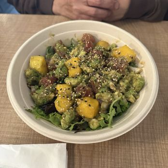 Tuna Kahuna - Tuna Mango Seaweed Salad - Poke Near Me - Burlingame, California Tuna Kahuna - Tuna Mango Seaweed Salad - Poke Near Me - Burlingame, California