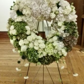 Verde Flowers - Funeral wreath - Floral Designers Near Me Verde Flowers - Funeral wreath - Floral Designers Near Me