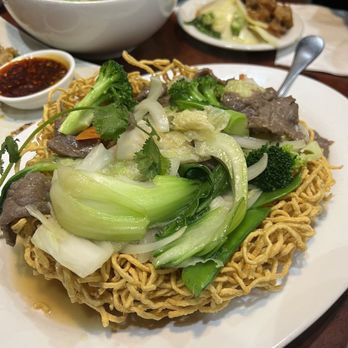 Hue Ky Mi Gia - Mì Xào Giòn Bò (Crispy Chow Mein with Beef) - Chinese Near Me - Kent, Washington