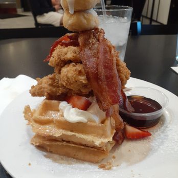 Maple Leaf Diner - Chicken bacon waffles - American Near Me - Dallas, Texas Maple Leaf Diner - Chicken bacon waffles - American Near Me - Dallas, Texas