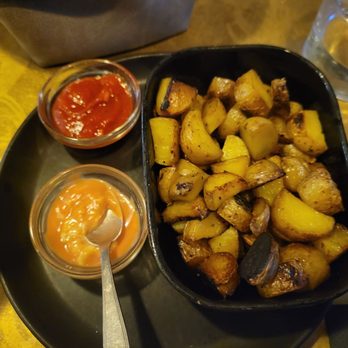 PoliGone - Patatas bravas-8€ - Restaurants Near Me - Lyon, 69