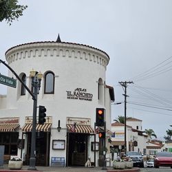 Avila's El Ranchito - Outside