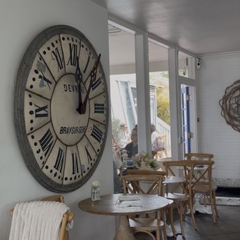 Wild Strawberry Cafe - inside interior seating - Breakfast & Brunch Near Me - Laguna Beach, California