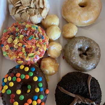 Glaze'n Daze Donuts - Cinnamon Toast Crunch Donut, Fruity Pebbles Donut, M&M'S Donut, Stranger Things Donut (chocolate Oreo), Blueberry Donut, Glazed Donut - Donuts Near Me - Johnston, Rhode Island