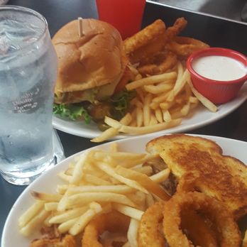 Ruby's Diner - Say it doesnt look good. - Diners Near Me - Commerce, California