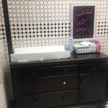 Slow Hand BBQ - Nice bathroom with changing station - Barbeque Near Me - Pleasant Hill, California Slow Hand BBQ - Nice bathroom with changing station - Barbeque Near Me - Pleasant Hill, California
