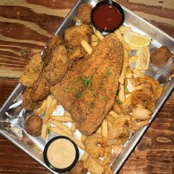 Bourbon Street Bar & Grill - Seafood platter