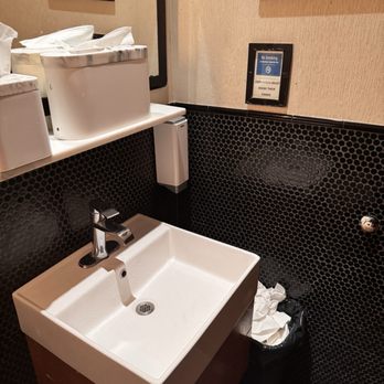 Nizza - Bathroom with sink - Italian Near Me - New York, New York