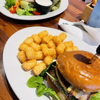 Hollywood Beach Cafe - Hollywood veggie burger and portebella veggie wrap - Breakfast & Brunch Near Me - Oxnard, California