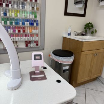 Best Nails Spa - Cute phone holder for you while getting nails done - Massage Near Me - Kahului, Hawaii Best Nails Spa - Cute phone holder for you while getting nails done - Massage Near Me - Kahului, Hawaii