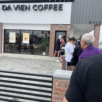 Da Vien Coffee - Came 5 min before opening, they opened right at 9am, was able to order by 9:07am. - Coffee & Tea Near Me - Rosemead, California