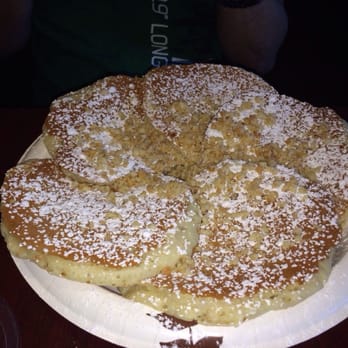 Eggs 'n Things - Waikiki Beach Eggspress - Banana macadamia nut pancakes - Breakfast & Brunch Near Me - Honolulu, Hawaii