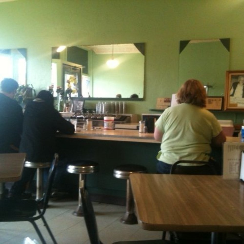 Aunt Betty's Restaurant - Aunt Bettys - New American Near Me - Pinckney, Michigan