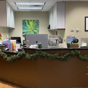 Michigan Avenue Podiatry - Holiday decor at the front desk. - Podiatrists Near Me - Chicago, Illinois Michigan Avenue Podiatry - Holiday decor at the front desk. - Podiatrists Near Me - Chicago, Illinois