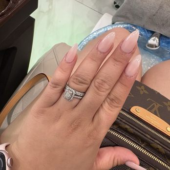 Q Nail Lounge - Gel X Medium Almond - Nail Salons Near Me - Downey, California
