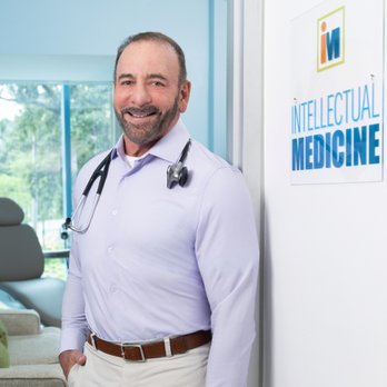 Intellectual Medicine - Dr. Stephen Petteruti welcoming a patient to his practice. - Osteopathic Physicians Near Me - Fort Lauderdale, Florida Intellectual Medicine - Dr. Stephen Petteruti welcoming a patient to his practice. - Osteopathic Physicians Near Me - Fort Lauderdale, Florida