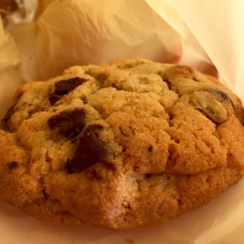 The Cookie Corner Uptown - Chocolate Chip Walnut Cookie - VN - Desserts Near Me - Pearl City, Hawaii
