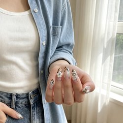 Akoya Beauty - nails design