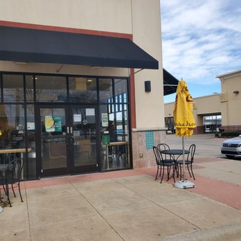 Jamba - outside of a restaurant with tables and chairs - Juice Bars & Smoothies Near Me - Plano, Texas