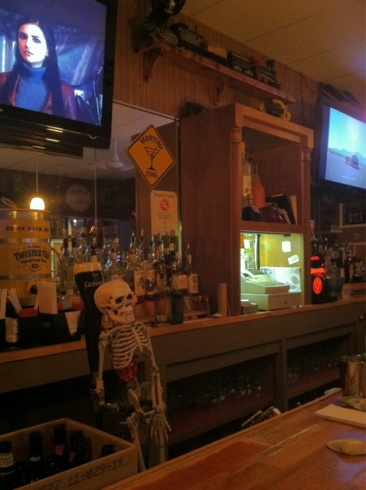 The Pour House Logo