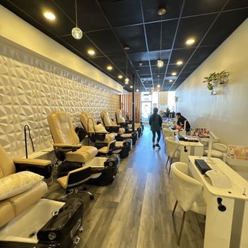 Dolee Nails - Modern-looking interior with great design and vibes - Nail Salons Near Me - San Jose, California