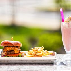 Big Buns - Burgers Fries Shakes