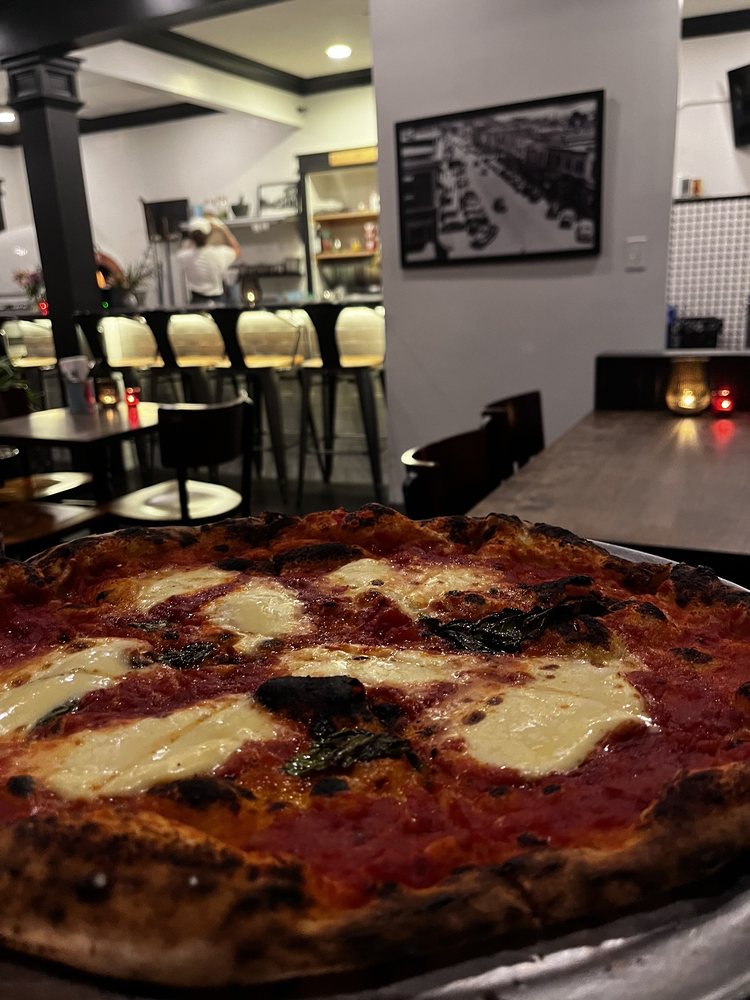 Food from Oliver’s Pizzeria