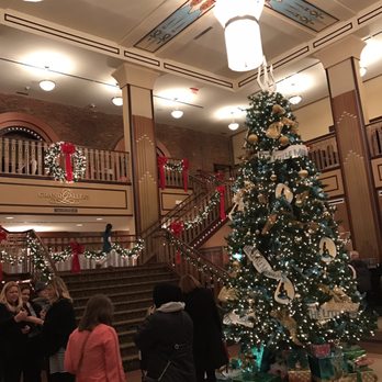 Paramount Aurora - Christmas at the Paramount! - Performing Arts Near Me - Aurora, Illinois