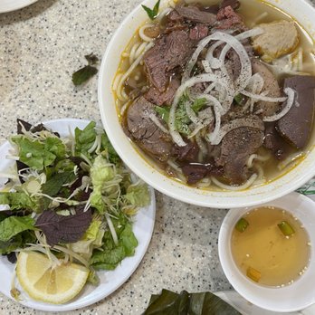 Kim Hoa Hue Restaurant 2 - 6/22/2024 IMO it's a tad bit better than Summer Rolls. still lacks the spiciness & umami. chili that they offer at the table taste strange - Vietnamese Near Me - Temple City, California
