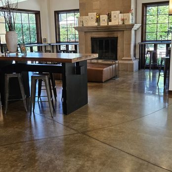 Harney Lane Vineyards - Tasting room. Nicely appointed - Wineries Near Me - Lodi, California