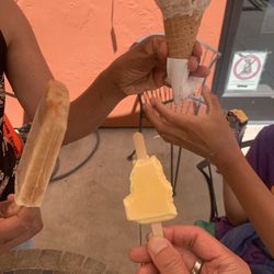 Paletetria Y Neveria La Michoacana - Tamarind, Mexican vanilla and rocky road :-)