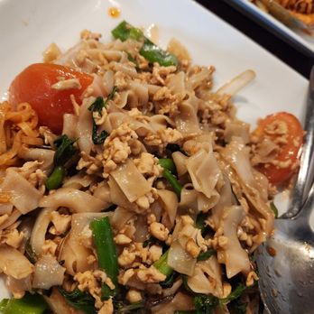 Paste Thai - Chicken Drunken Noodles with fresh basil, yum!  3/10/25 - A plate of chicken drunken noodles with basil, green vegetables, and wide rice noodles, served on a white dish. - Thai Near Me - Davis, California