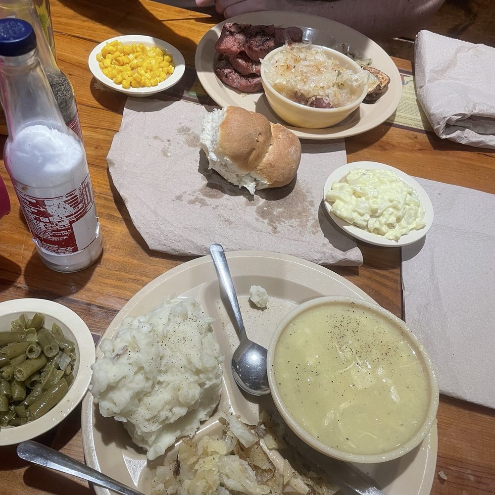 Lamberts Cafe - American Near Me - Sikeston, Missouri
