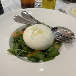 Le Vesuvio - Burrata salad